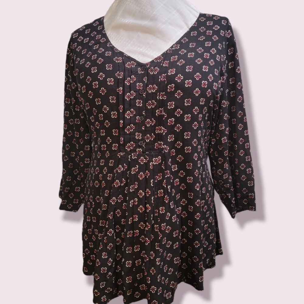 Women’s Plus Size Floral Top Size 30 3X ~ Black and Red